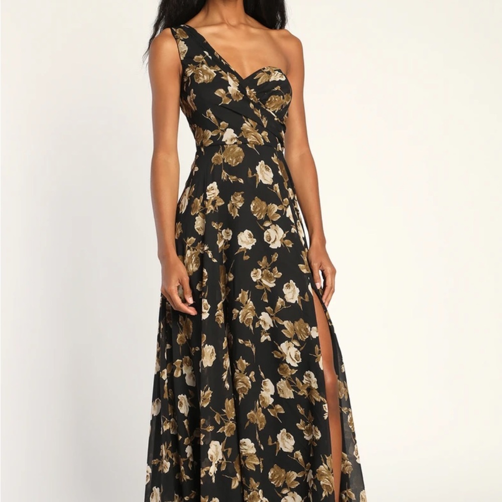 Lulu’s Fashionably Refined Black Floral Print One-Shoulder Maxi Dress